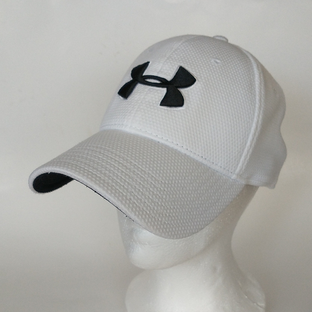 Under Armour Classic White Hat with Black Logo. Size- M/L